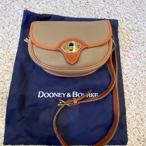 Dooney & Bourke shoulder strap purse. Only used once..